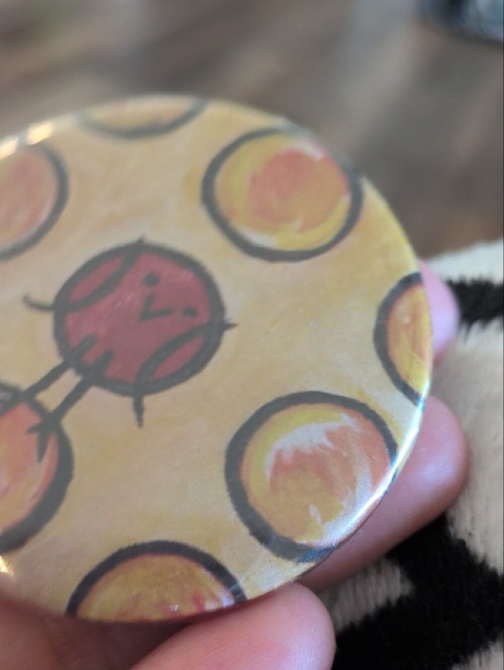 Compact Mirror With Red Bird Pattern - Picture 4 of 6